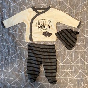 Dinosaur outfit with hat NWOT